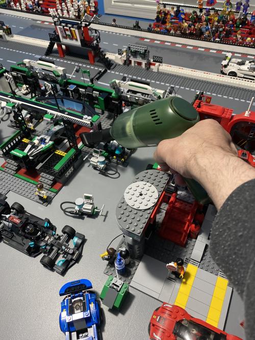 LEGO Vacuum Cleaner to DUST \u0026 Clean 